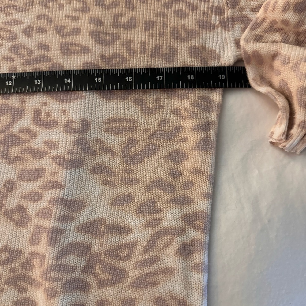 Leopard Print Women's lightweight sweater - Picture 4 of 6